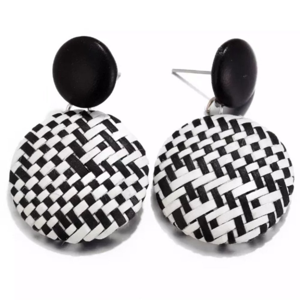 New! Black White Tribe Print Woven Straw Earrings - Picture 3 of 5